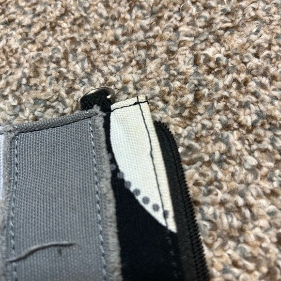 Thirty-One | Black White & Gray Circle Polka Dot Printed wallet - Picture 5 of 5